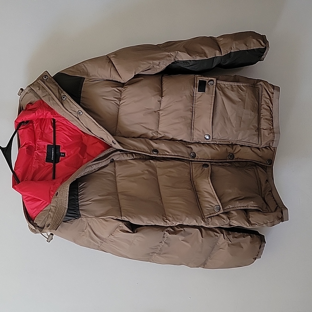 Men jacket xs, one time use, nothing wrong just too small for me.